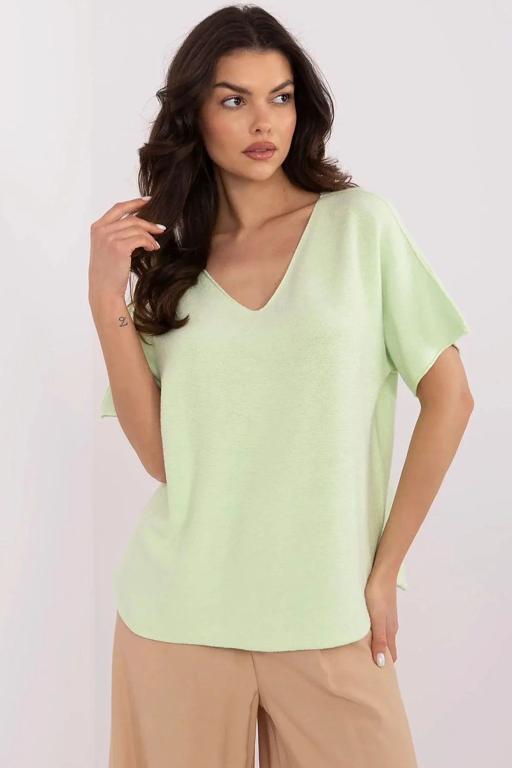 Blouse femme moderne décontractée en V manches courtes coupe droite ample tissu maille fine couleur vert pastel doux