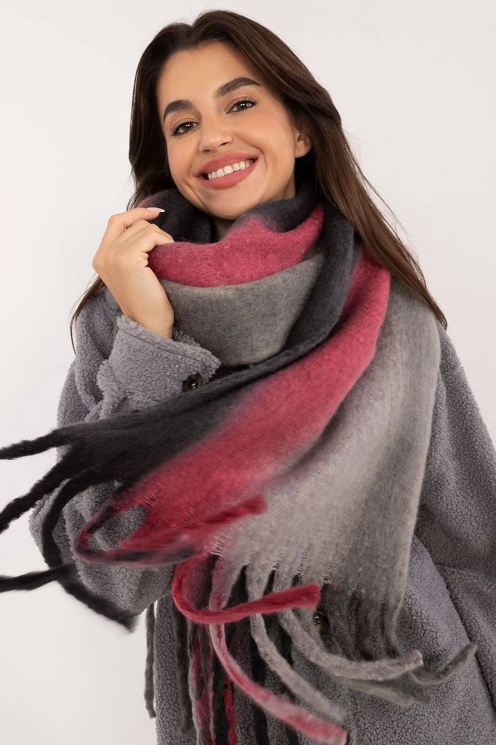 Écharpe longue en mohair et laine design dégradé couleurs rose rouge gris noir franges longues femme automne hiver