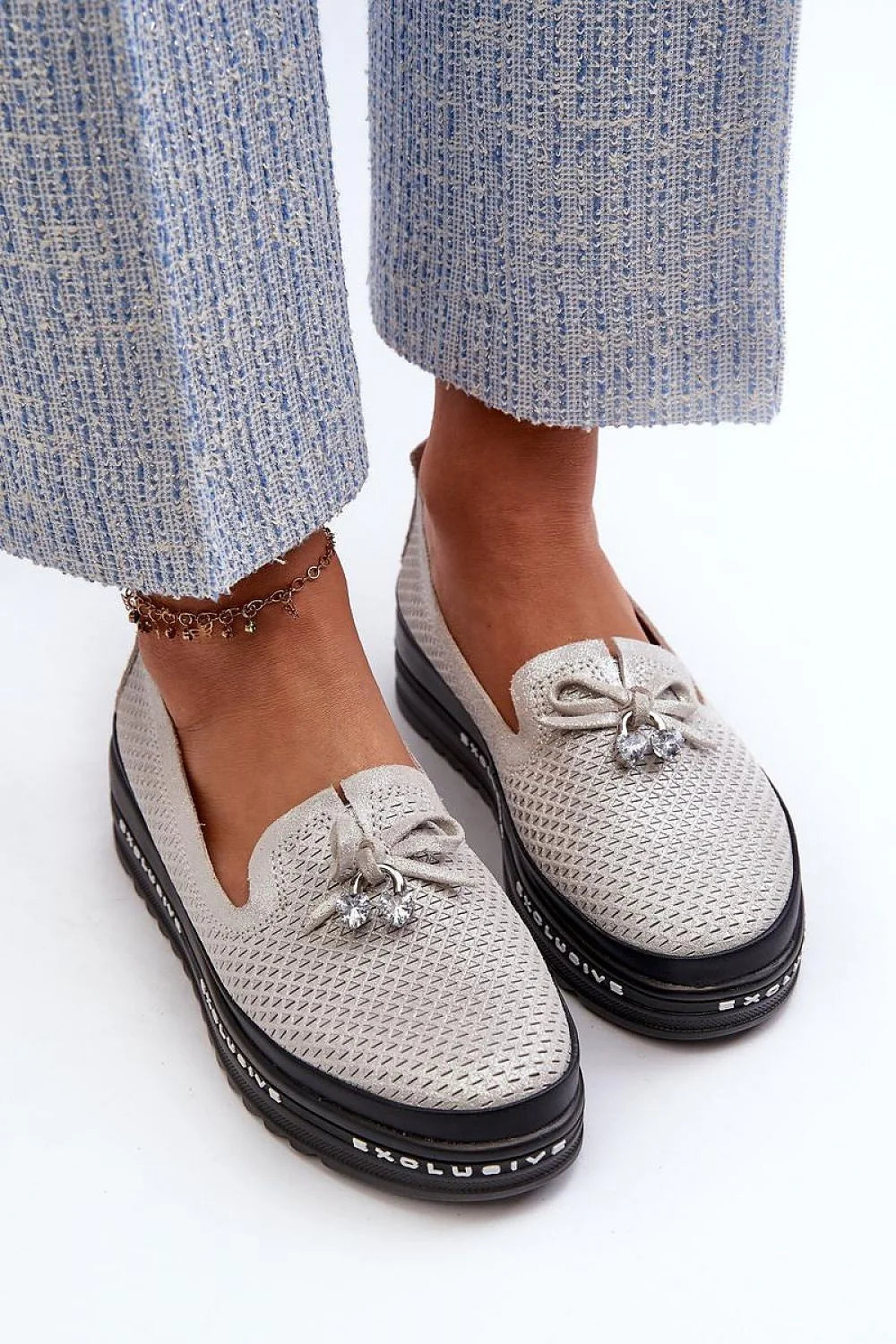 mocassins femmes cuir naturel plateforme 35mm élégants confortables respirants perforés gris noeud strass semelle épaisse noire exclusive chaîne cheville dorée