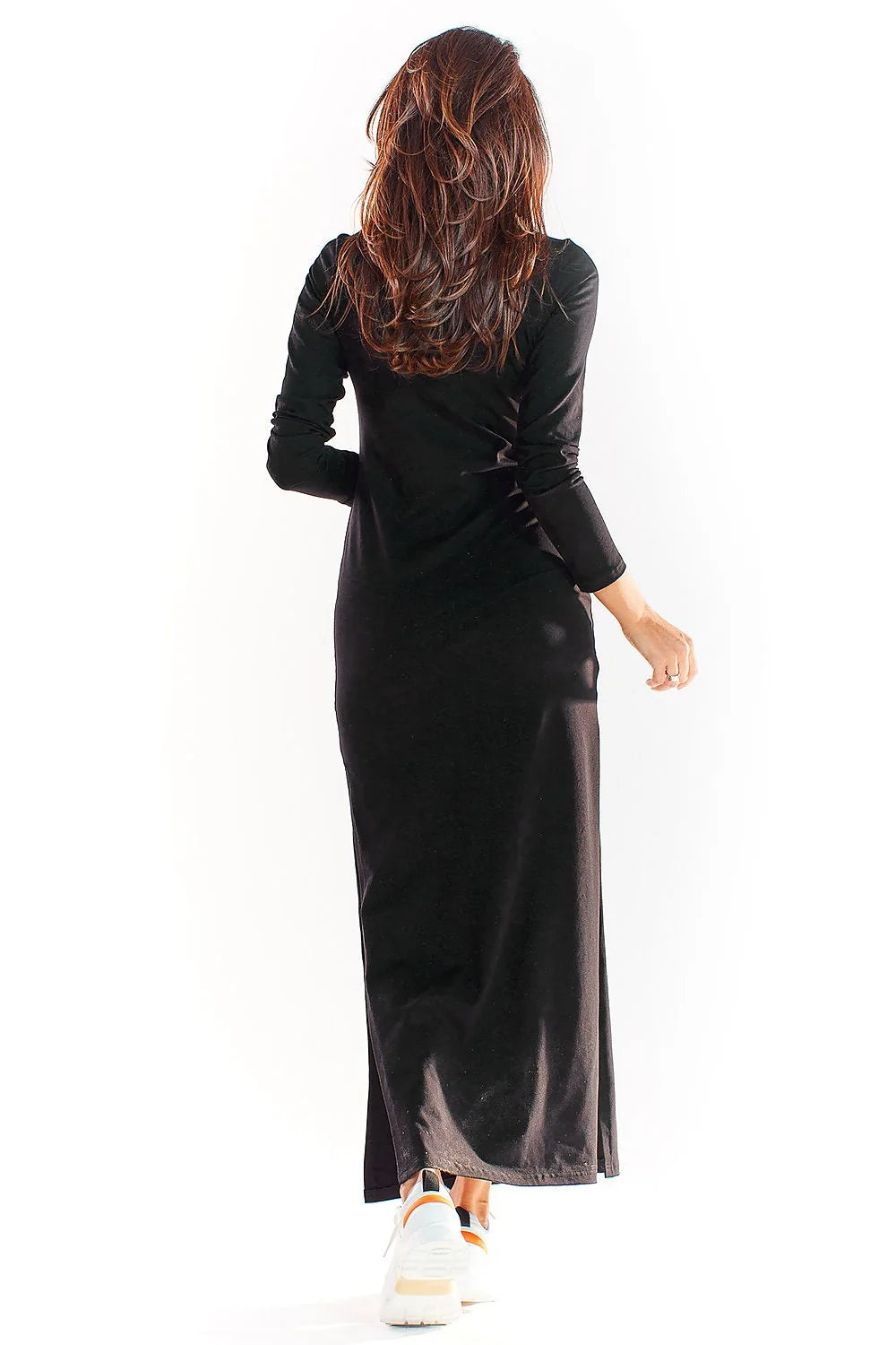 robe longue coton stretch beige camel coupe droite ajustée manches longues encolure ronde fente latérale haute écusson brodé polyvalente chic
