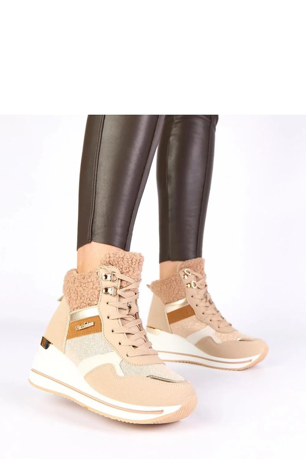 bottes neige femme cuir suédé écologique beige nude fourrure sherpa lacets œillets dorés talon 6cm plateforme compensée antidérapante sportive confortable