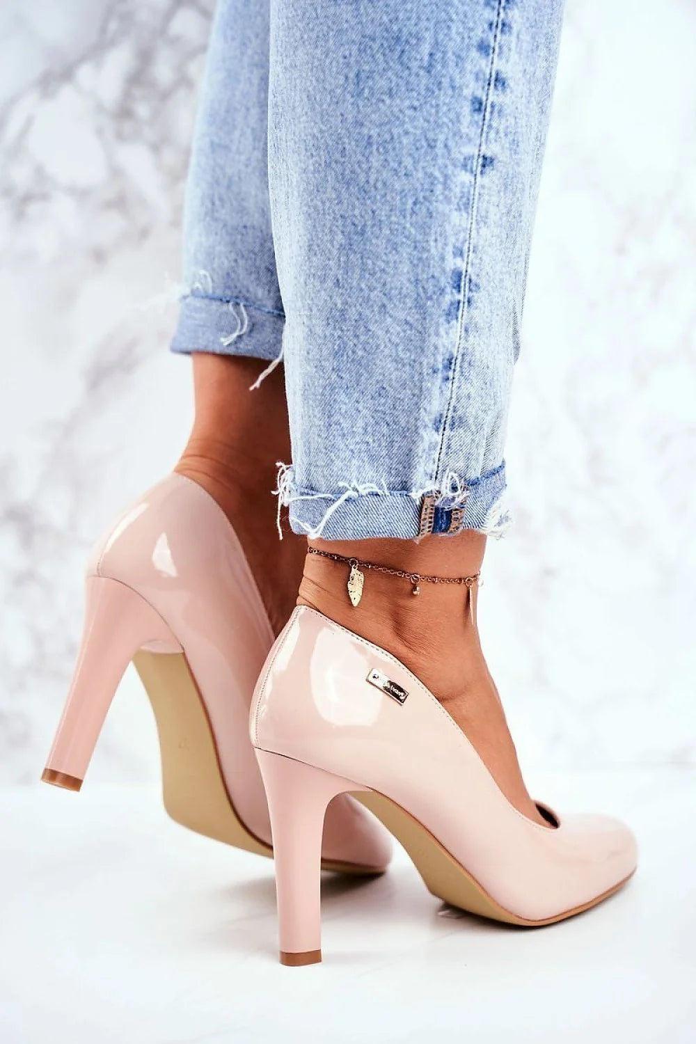 Escarpins élégants talon large cuir artificiel rose pâle bout amande semelle cuir naturel hauteur moyenne dorés femmes