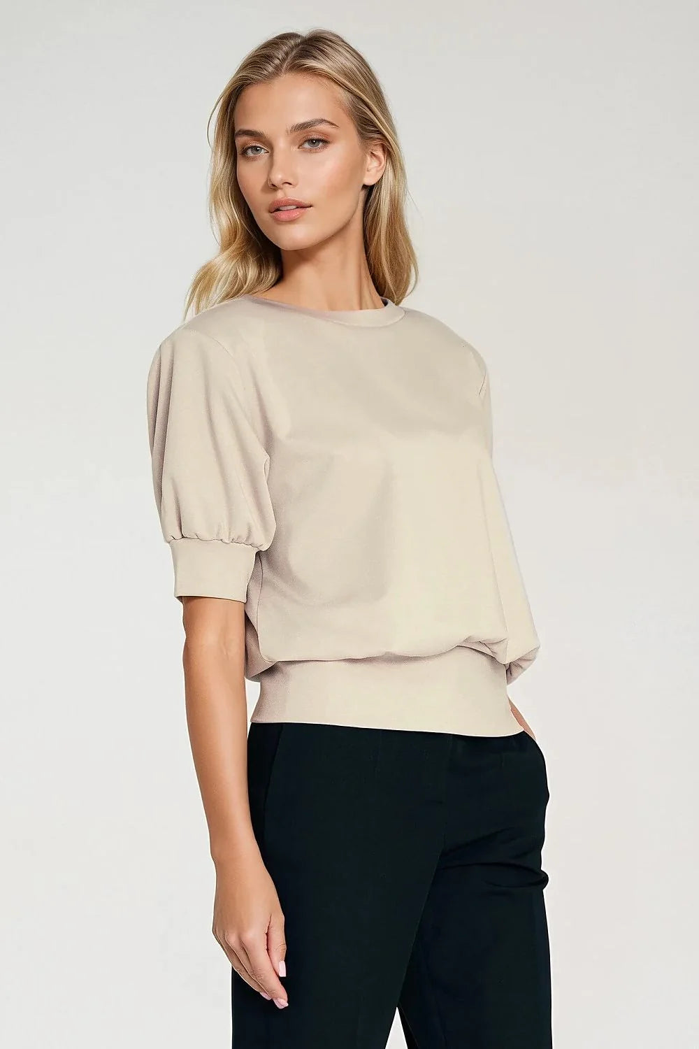 chemisier oversize femme col rond manches ballon courtes ourlet froncé base resserrée coupe blouson beige maille légère casual chic confortable