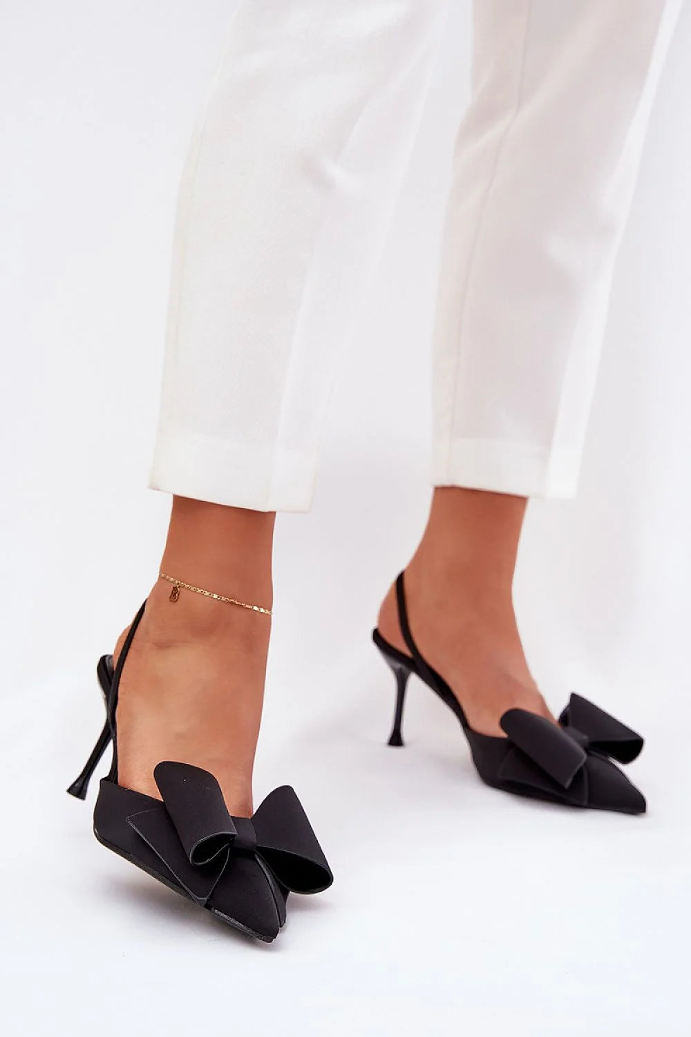 Escarpins talons hauts design élégant bout pointu nœud devant noir textile femme