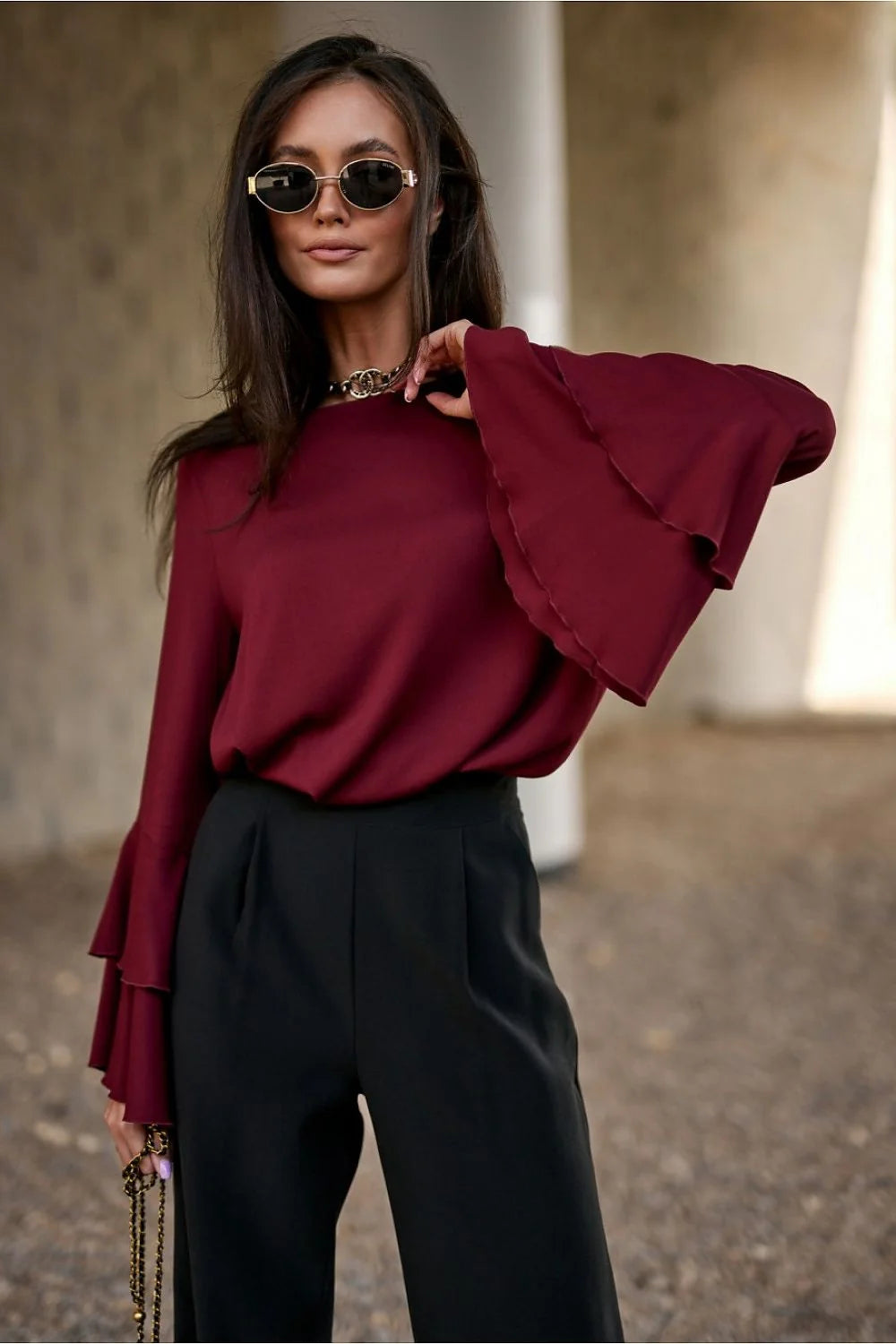 blouse femme chic bordeaux profond manches longues évasées volants superposés col rond coupe ample fluide viscose légère polonaise finition nette