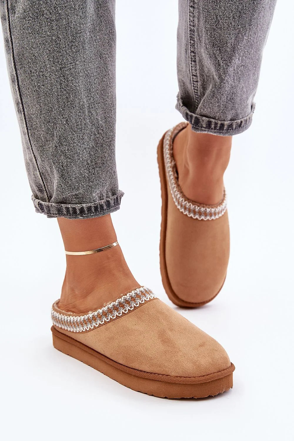 Mocassins pour femmes confortables en daim camel brodé finitions tressées style décontracté chic