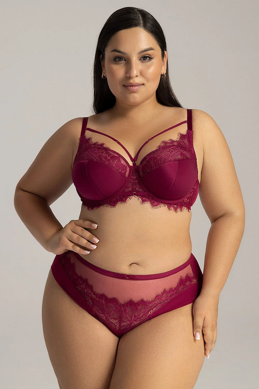 Soutien-gorge à armatures et culotte mi-haute tissu satiné tulle transparent dentelle florale couleur bordeaux confort élégance femme