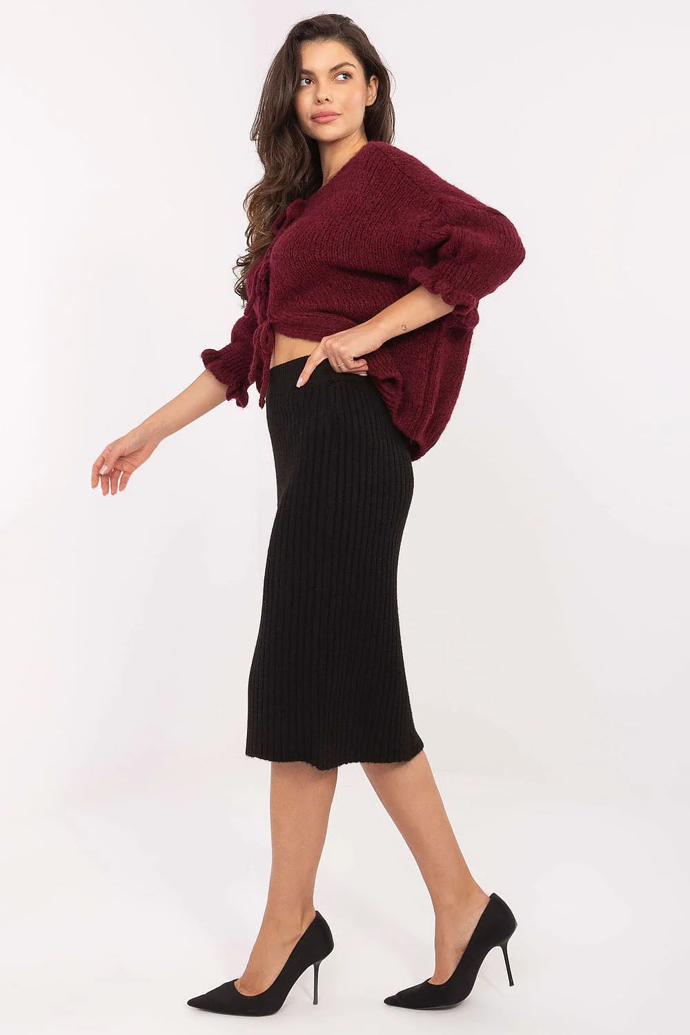 jupe midi crayon côtelée tricot extensible taillehaute noire moulante confortable élastique ajustée minimaliste polyvalente quotidienne douce chaleureuse sophistiquée stretch silhouette