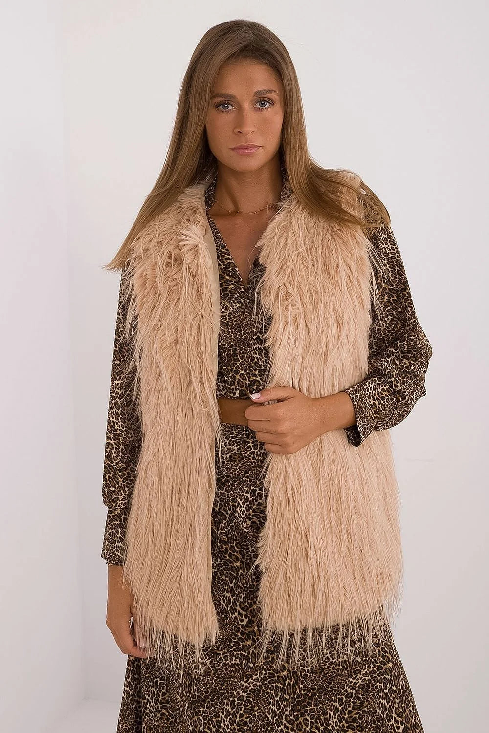 Gilet sans manches fausse fourrure chic tendance beige clair coupe droite femmes confortable sans fermeture