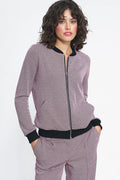 Veste bomber moderne pour femme, style décontracté, couleur rose, tissu doux, coupe ajustée, fermeture éclair métallique, manches longues élastiques, poches latérales inclinées, polyester, polyuréthane, viscose
