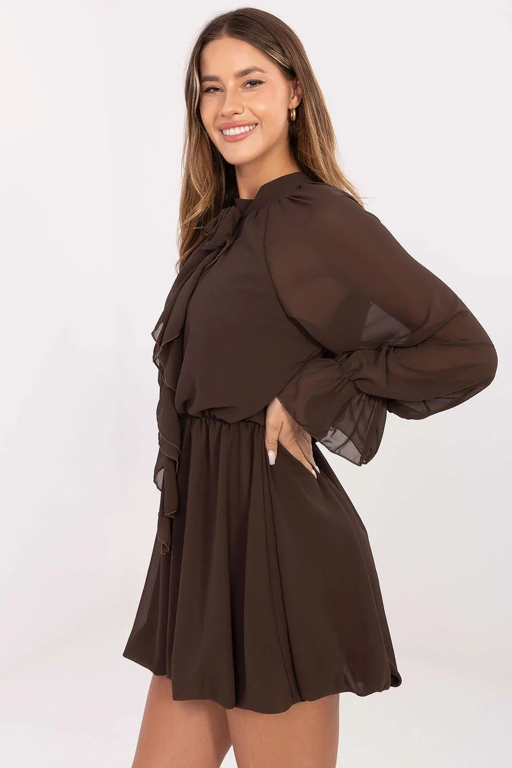robe cocktail courte marron chocolat mousseline bohème chic lavallière rosette volants cascade manches bouffantes élastiquées taille cintrée