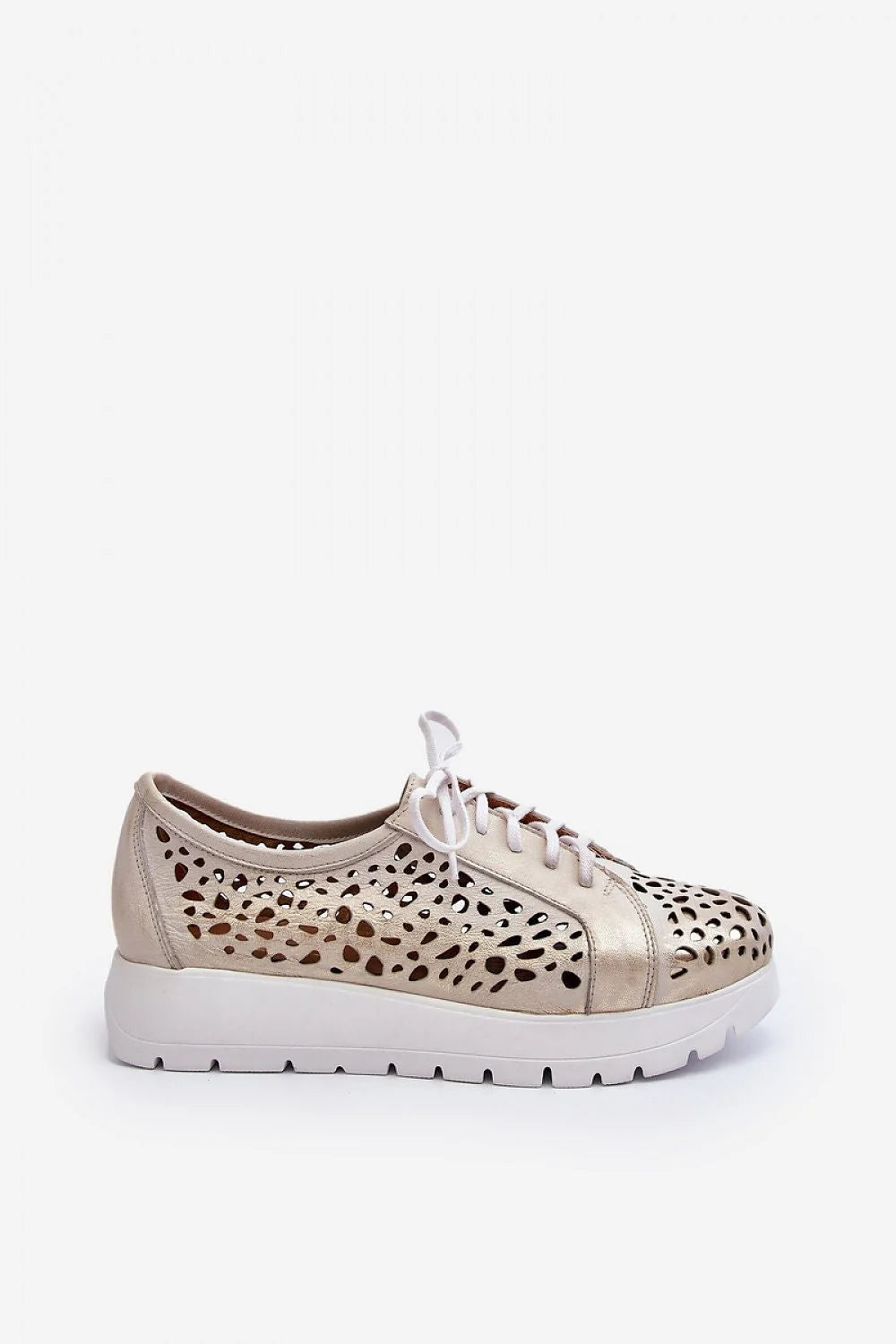 Chaussures basses femmes style moderne perforées cuir naturel semelle épaisse dorée élégance occasion décontractée