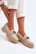 mocassins cuir naturel beige grainé bout arrondi slipon plateforme semelle crantée robuste confortable intérieure rembourrée bijou métallique doré