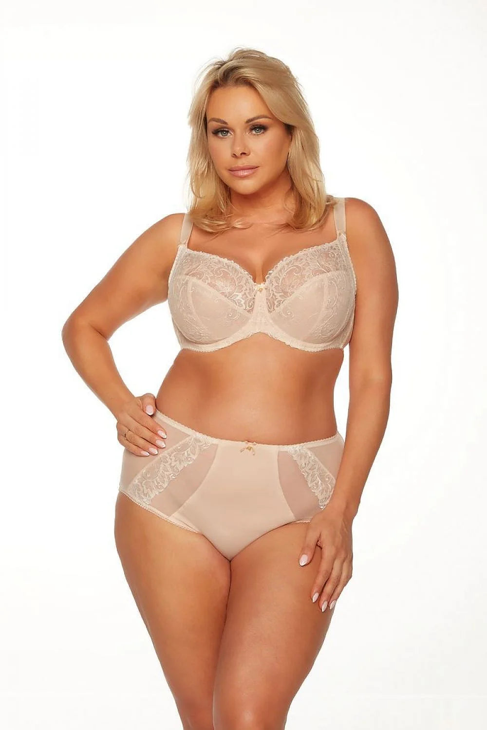 Soutien-gorge et culotte assortis en dentelle florale nude, lingerie féminine élégante, coupe balconnet et bikini, bretelles ajustables, taille élastiquée, matériels doux et confortables