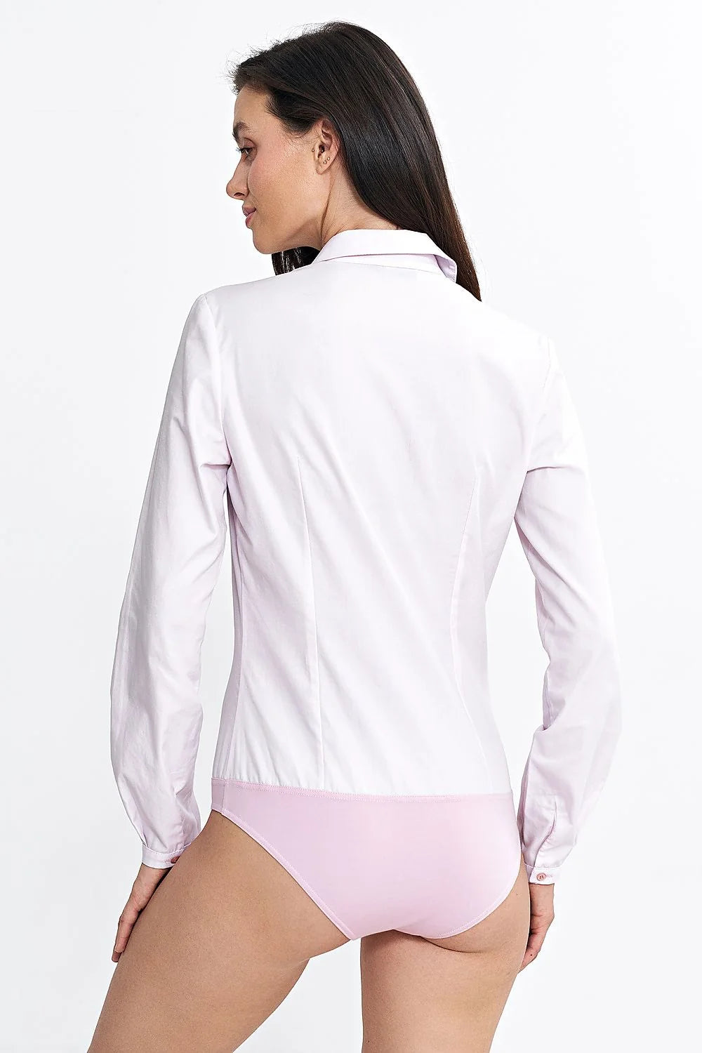 Ensemble vestimentaire féminin chemise pantalon élégant coupe ajustée matière coton rose pâle gris rayures professionnel