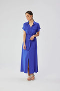 Robe chemise longue bleu vif manches courtes col classique boutonnage avant tissu léger robe élégante casual femme