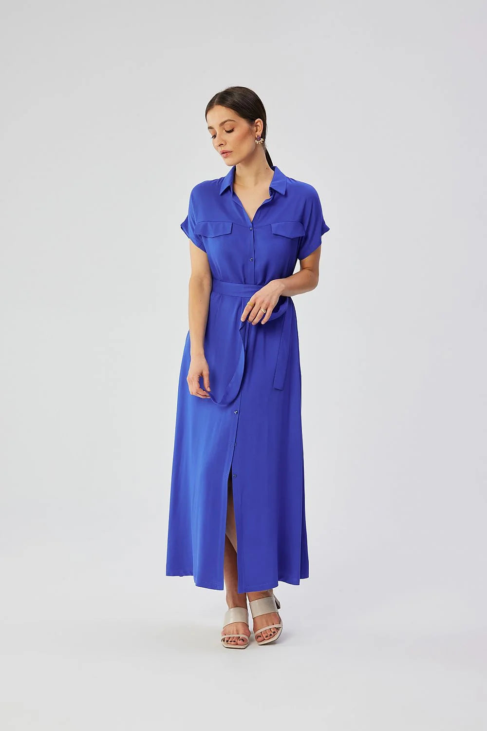 Robe chemise longue bleu vif manches courtes col classique boutonnage avant tissu léger robe élégante casual femme