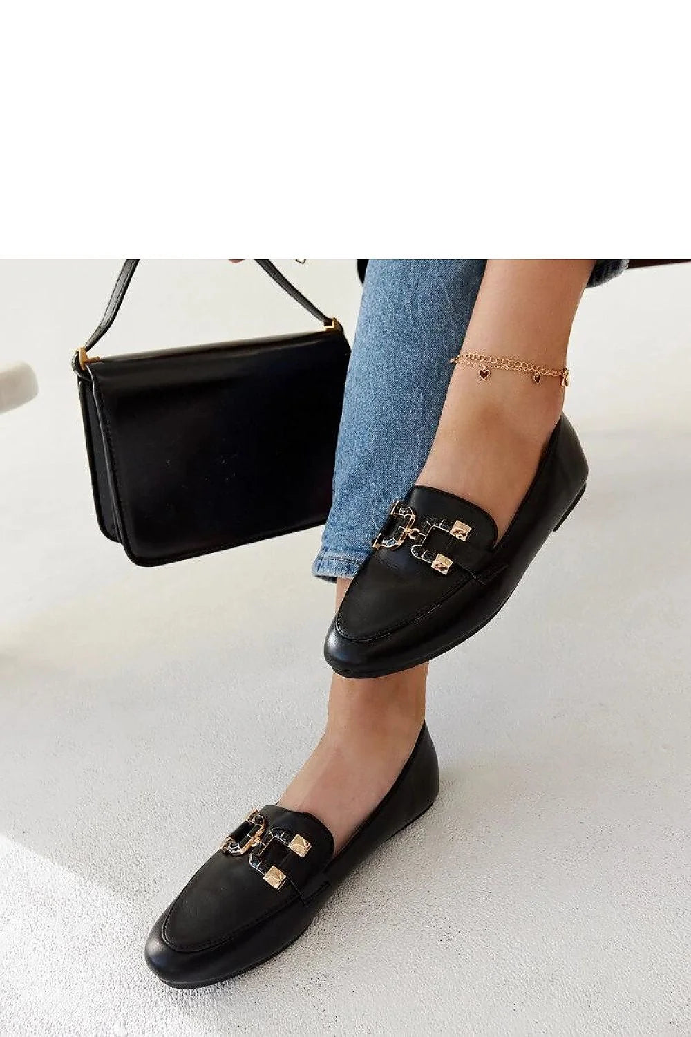 mocassins femme cuir noir détails dorés horsebit sanslacets talon plat semelle fine coutures apparentes confort légers élégants intemporels polyvalents sophistiqués