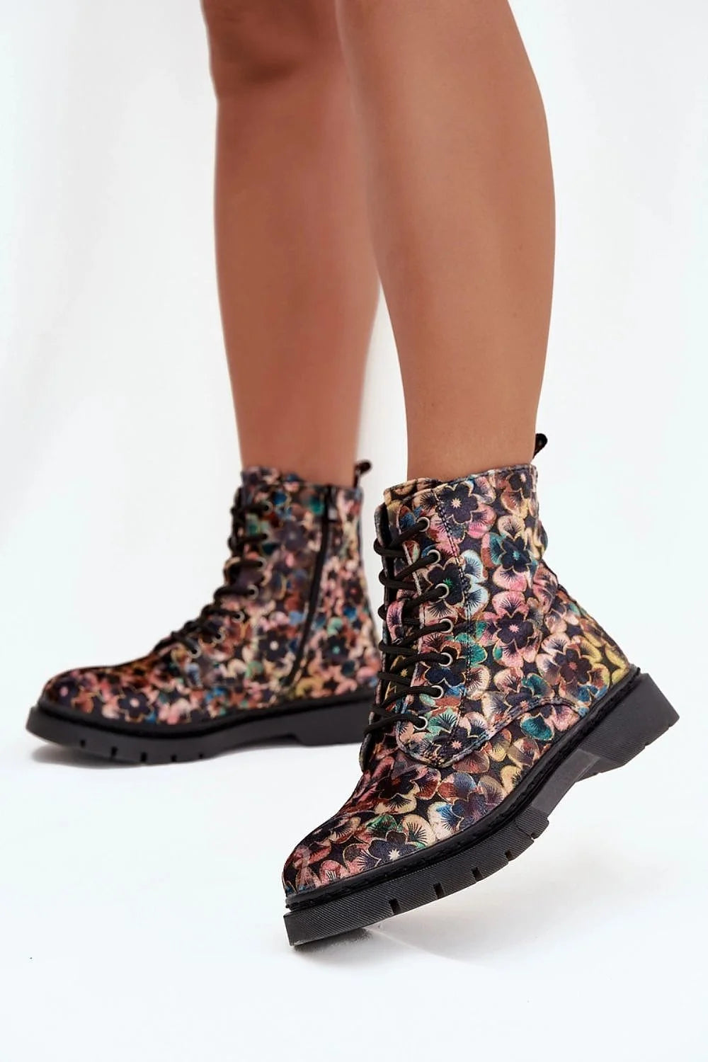 Artiker bottines femme montantes velours brodé floral multicolore lacets œillets métal fermeture éclair latérale doublure chaude semelle crantée caoutchouc adhérence