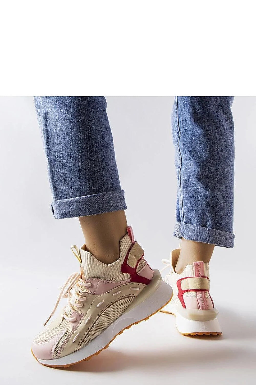 Chaussures de sport Solea pour femme, style athlétique, tissu respirant, beige et rose pâles, lacets personnalisables, semelle amortie, urban chic