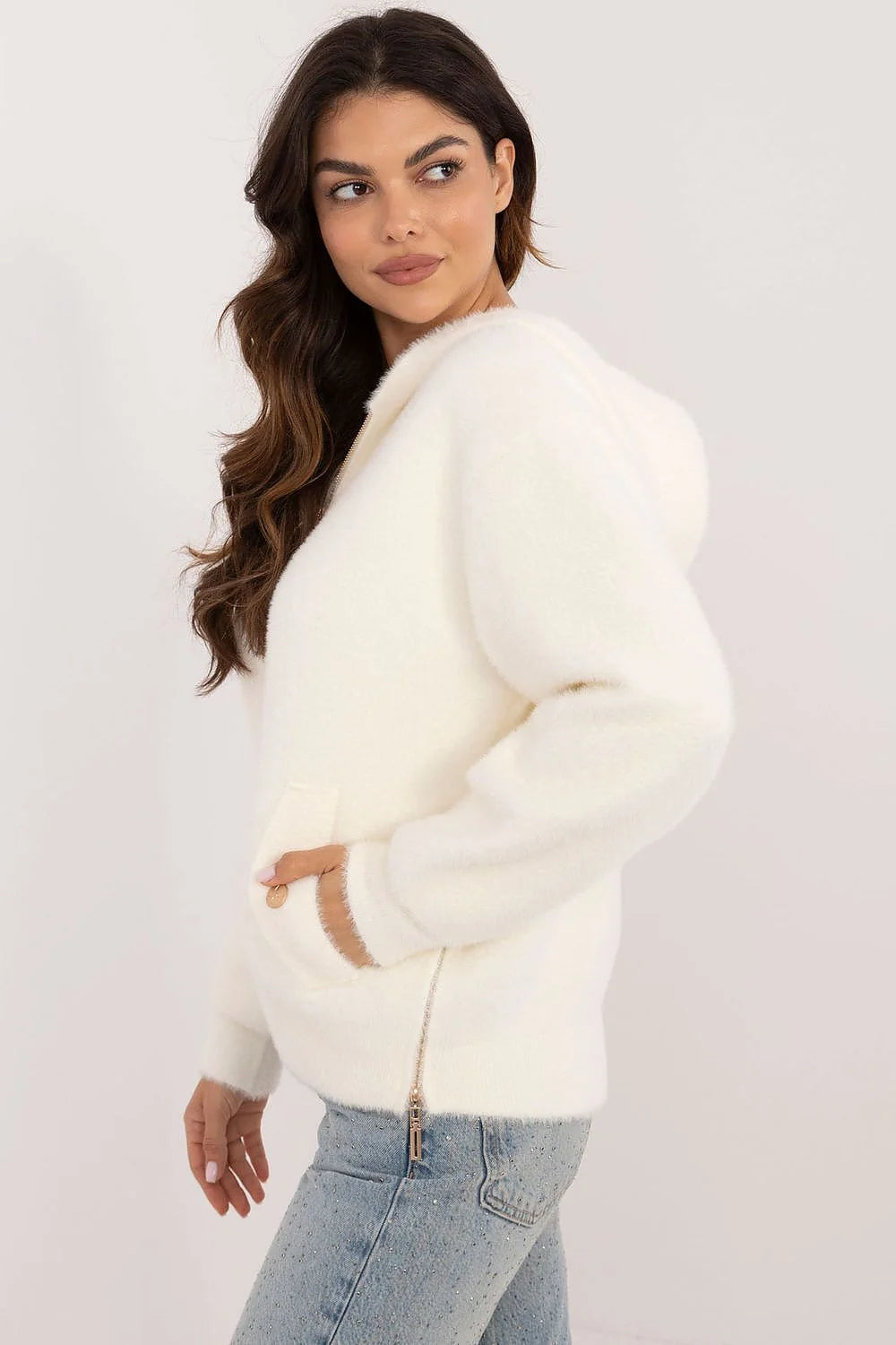 Veste élégante en maille pour femme coupe décontractée couleur blanc crème fermeture éclair dorée manches longues poches latérales