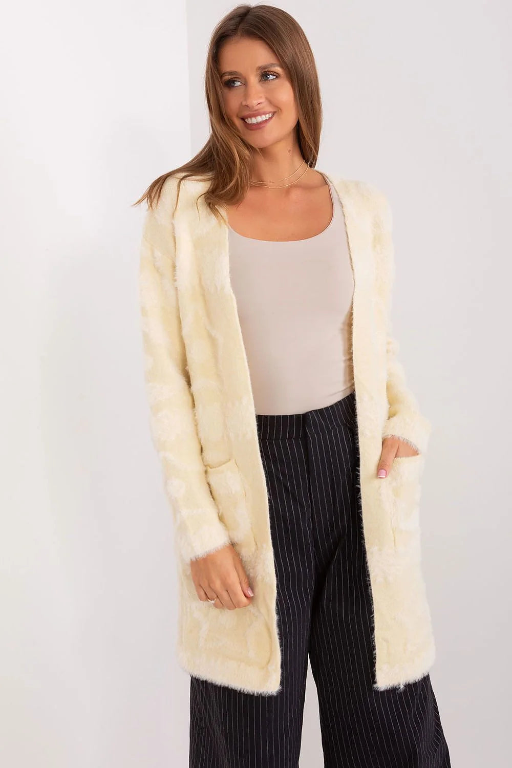 Cardigan pour femme longue élégant style casual sans fermeture matériau doux texture variée manches longues poches pratiques