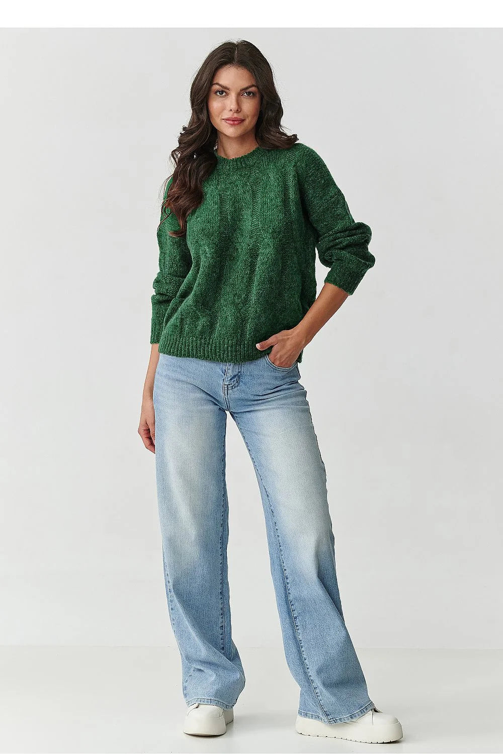 pull femme maille épaisse vert sapin col rond côtelé manches longues oversize coupe droite texture duveteuse tresse torsadée