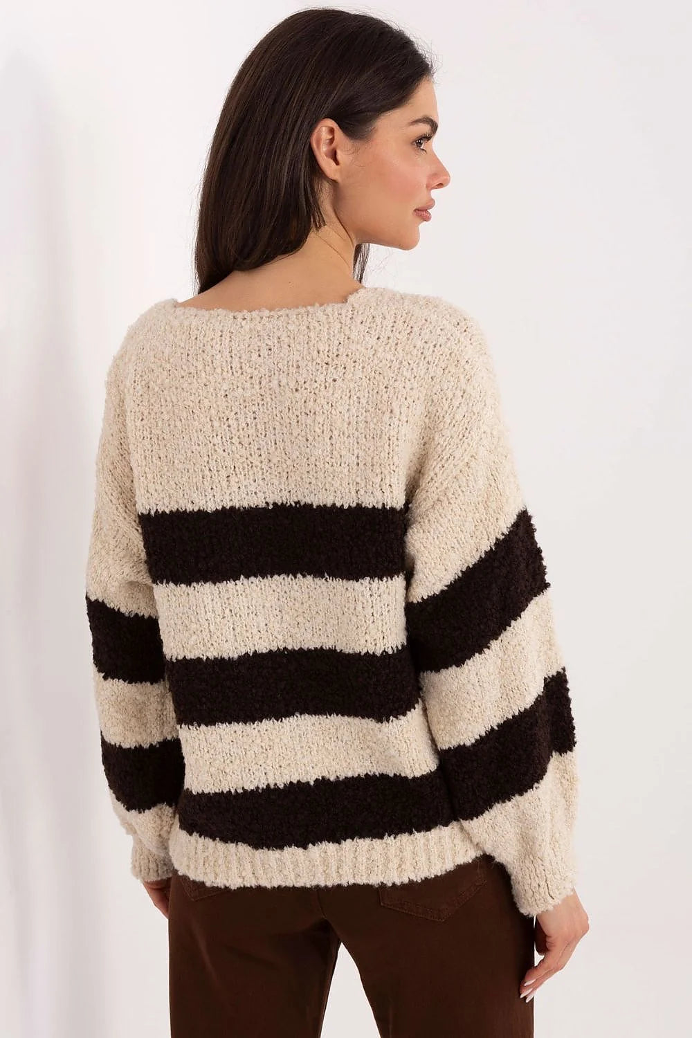 pull femme oversize maille bouclée chenille pelucheuse manches ballon larges rayures horizontales crème beige marron foncé coupe ample