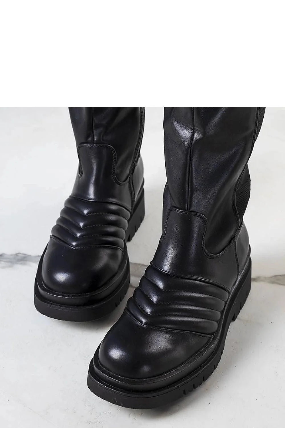 Bottes cuissardes cuir noir moderne audacieux semelle crantée élégance urbaine femmes protection froid