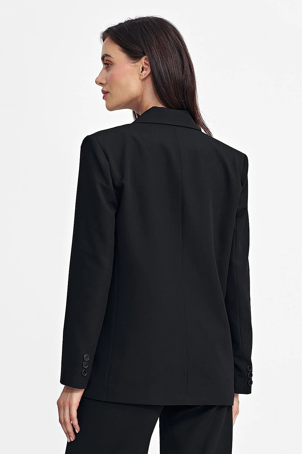 Veste Nife blazer féminin style classique tissu élégant coupe cintrée noir manches longues boutons épaules structurées mode intemporelle