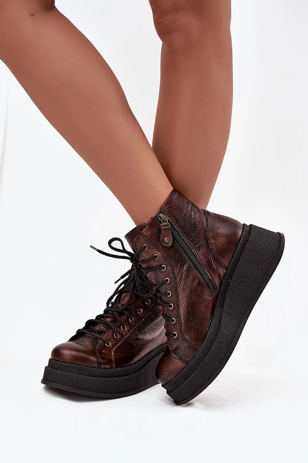 bottines montantes plateforme cuir marron métallisé Maciejka grainé lacets zip œillets métalliques bout rond semelle épaisse talon plat contrefort renforcé