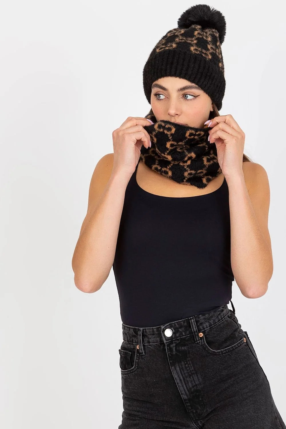 Écharpe Infinity et Bonnet assortis en acrylique motif animalier tendance mode hiver féminine