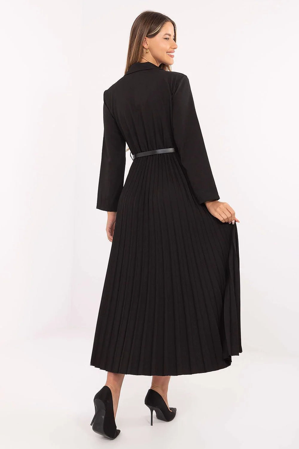 robe blazer plissée noire midi tailleur col bouton doré décoratif ceinture fine anneaux métalliques manches longues évasée élégante bureau soirée