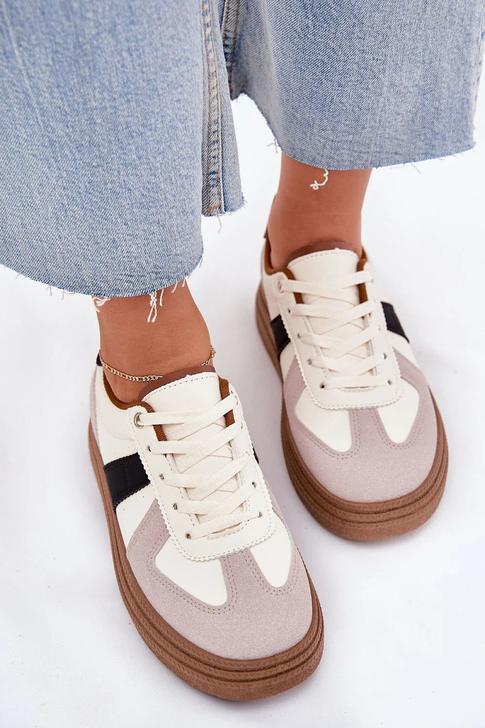 Chaussures de sport modernes pour femmes, design décontracté, cuir et daim, semelle surélevée, confort tout au long de la journée, style urbain, occasion quotidienne, amorti optimal, maintien des pieds