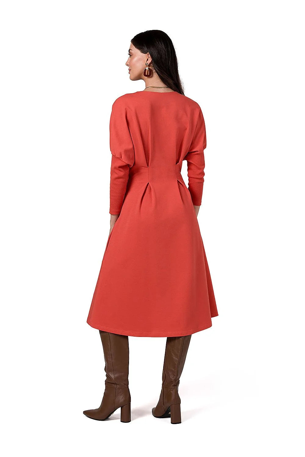 robe midi terracotta manches longues col cheminée ajustée taille cintrée plis jupe évasée maille structurée stretch ponte poignets côtelés raffinée