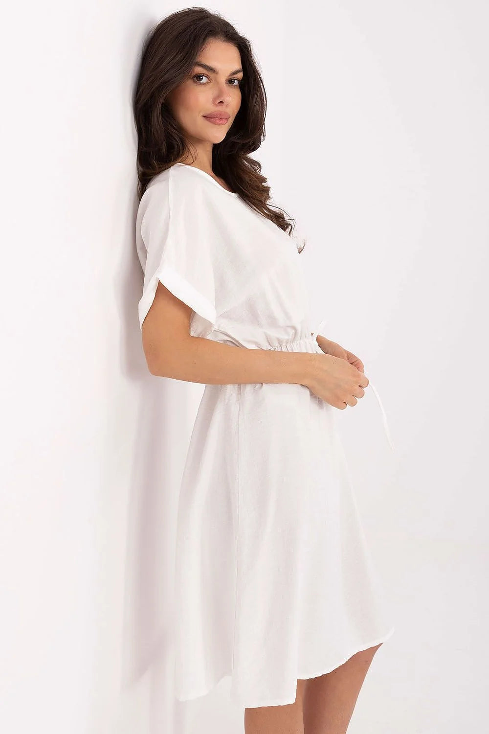 Robe de jour féminine en viscose légère coupe fluide manches courtes encolure ronde ceinture à nouer midi blanc pur femme