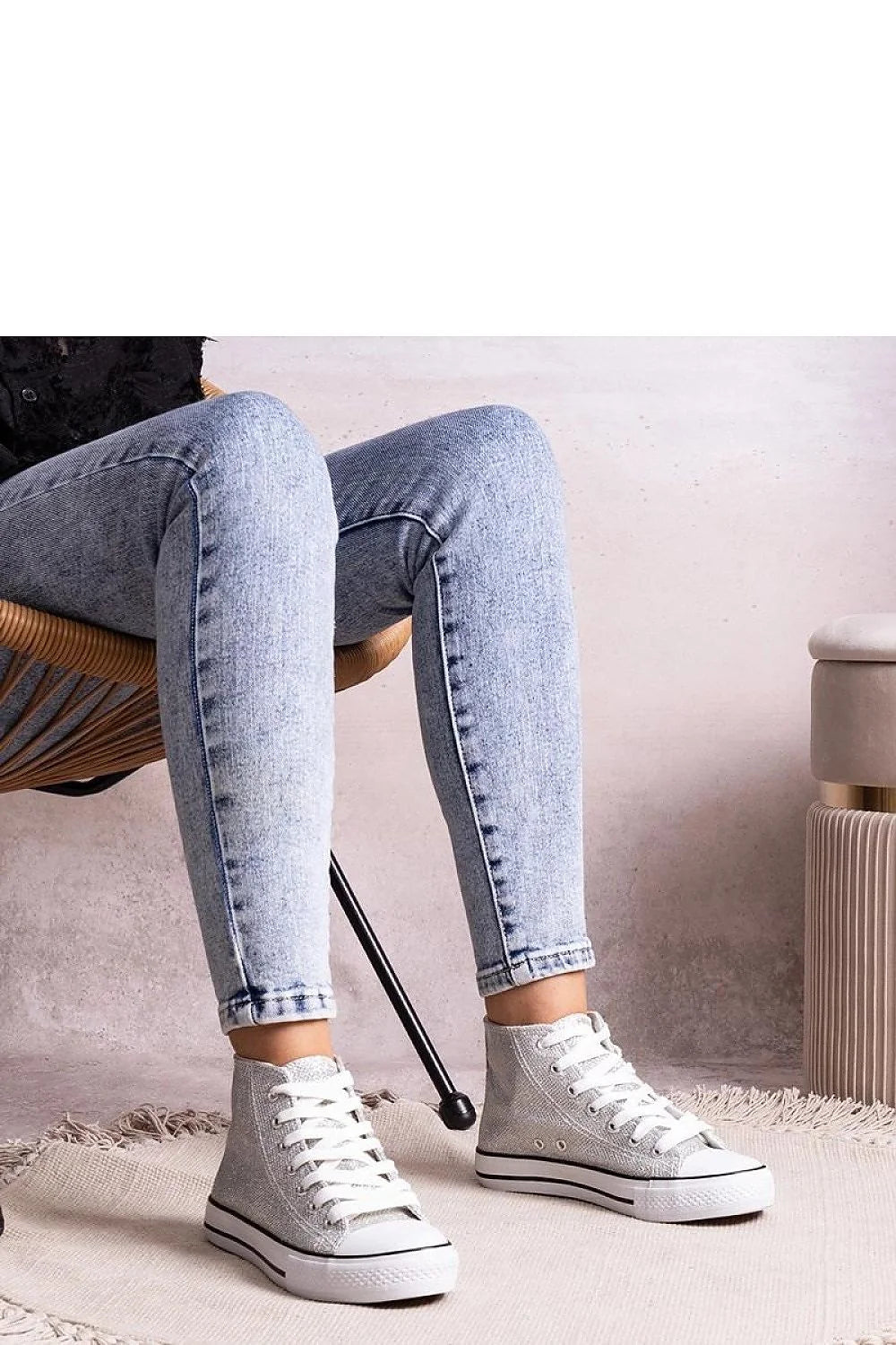 Baskets montantes pour femmes style moderne design classique couleur grise claire-maille brillante semelle en caoutchouc confortable