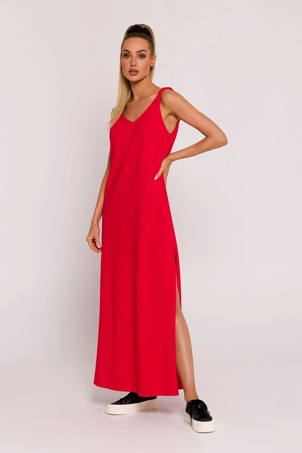 Robe de jour Moe longue sans manches en maille couleur rouge vif encolure en V fente latérale coupe ample femme