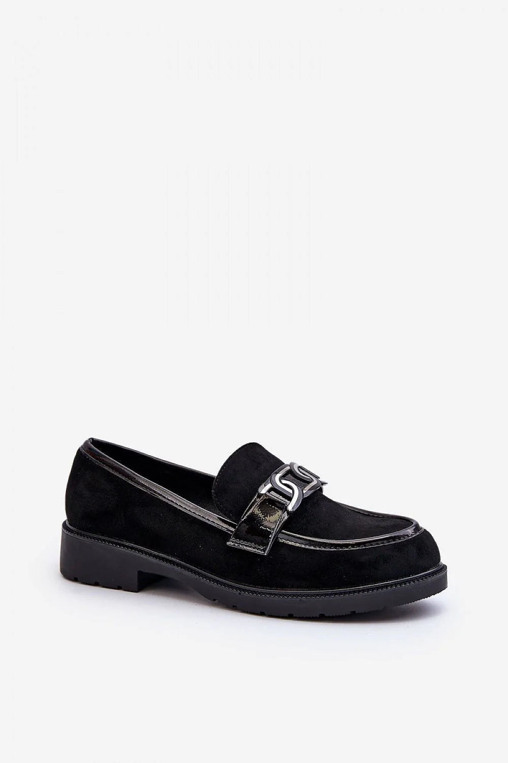 mocassins femme noirs daim verni empiècements bride décorative boucle métallique argentée bout arrondi semelle crantée épaisse talon plat