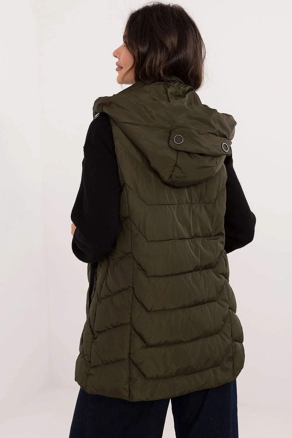 Veste sans manches doudoune, vert olive, design moderne, coupe ajustée, capuche intégrée, poches zippées, style urbain, imperméable, chaud, automne-hiver, New York, fashion