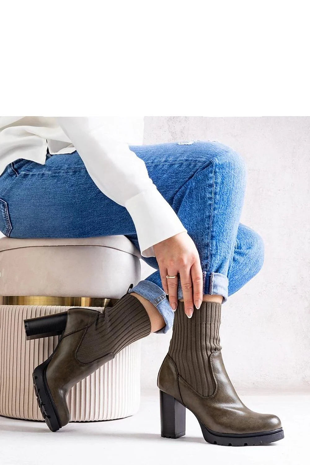 bottes talon bloc cuir écologique kaki tige côtelée extensible montante mollet bout rond semelle caoutchouc crantée plateau cubain confortable élégante