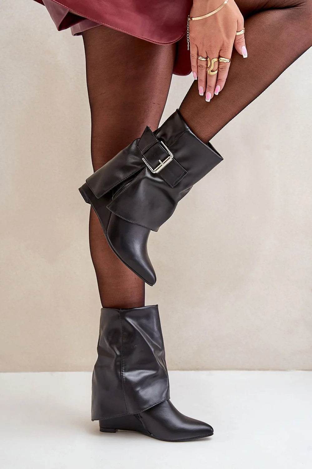 bottines cothurnes cuir écologique noir bout pointu tige plissée slouchy bride boucle argentée talon compensé confort durable sophistiqué citywear soirée