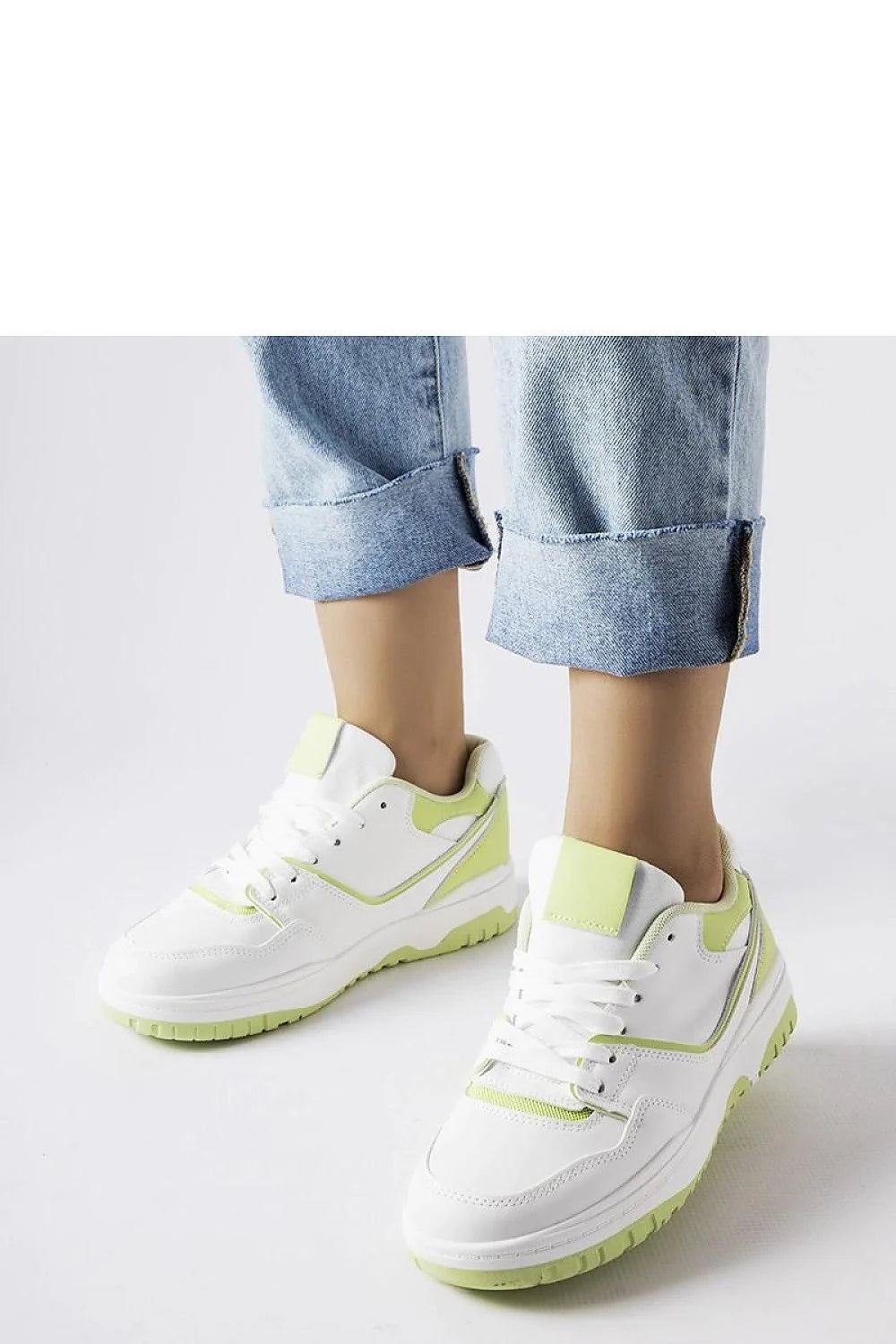 baskets mode femme sneakers Solea blanches accents verts cuir synthétique brillant coupe basse semelle épaisse crantée