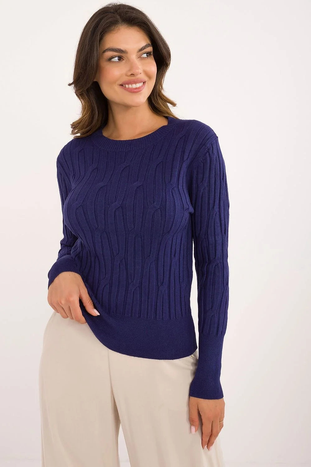 Pull pour femme moderne élégant texture câble torsadé bleu profond col rond manches longues coupe ajustée