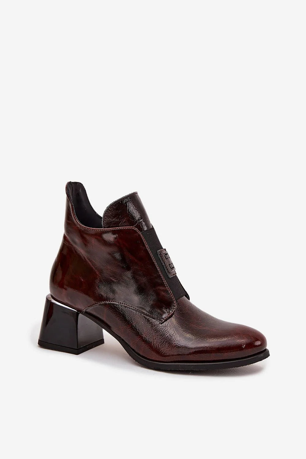 bottines chelsea femme cuir verni bordeaux patiné bout pointu empiècement élastique noir plaque logo métallique talon bloc géométrique semelle profilée