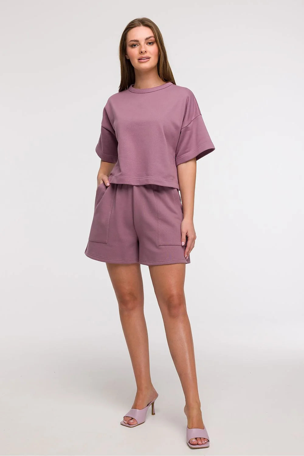 Ensemble décontracté pour femmes haut et short ample couleur mauve doux coupe moderne style minimaliste matériaux confortables