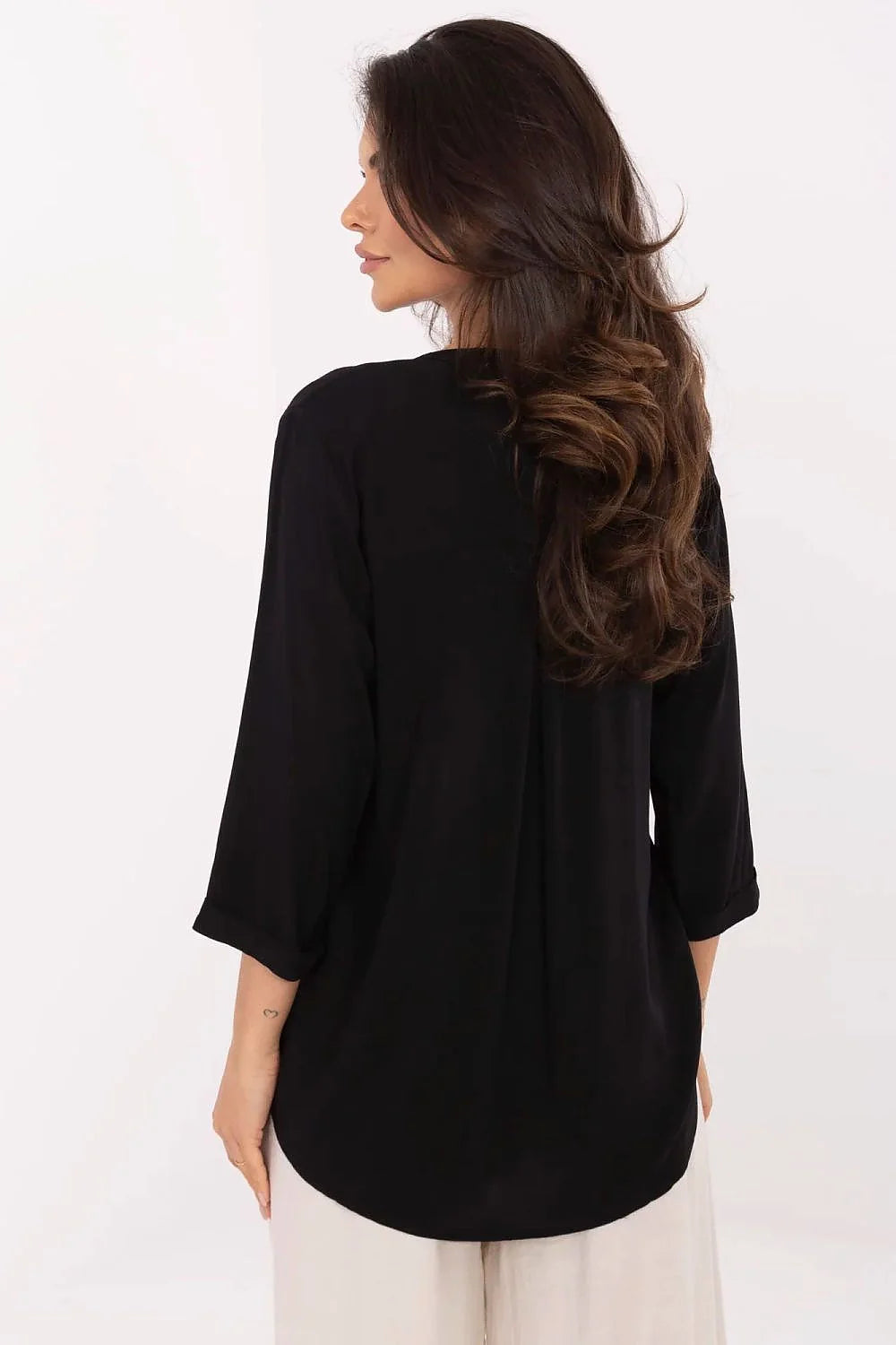 chemisier viscose écologique col V manches trois quarts coupe ample fluide pli central noir minimaliste polyvalent bureau soirée