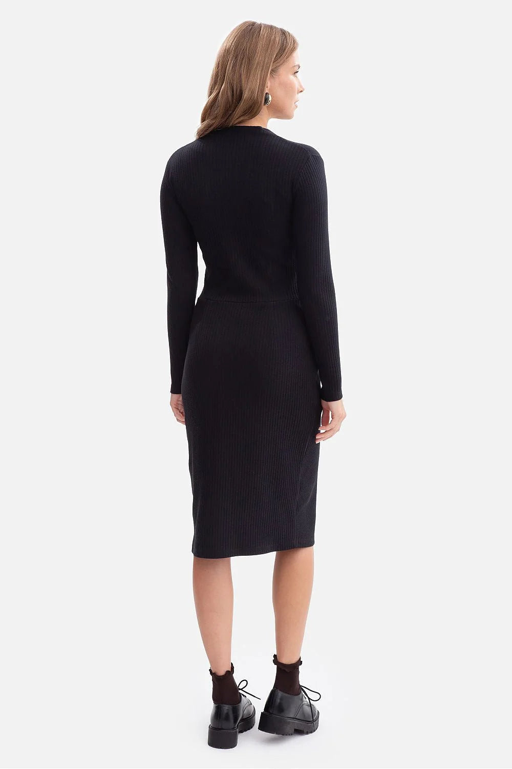 robe midi côtelée noire moulante manches longues encolure V fente devant taille marquée coupe crayon stretch confortable minimaliste élégante polonaise