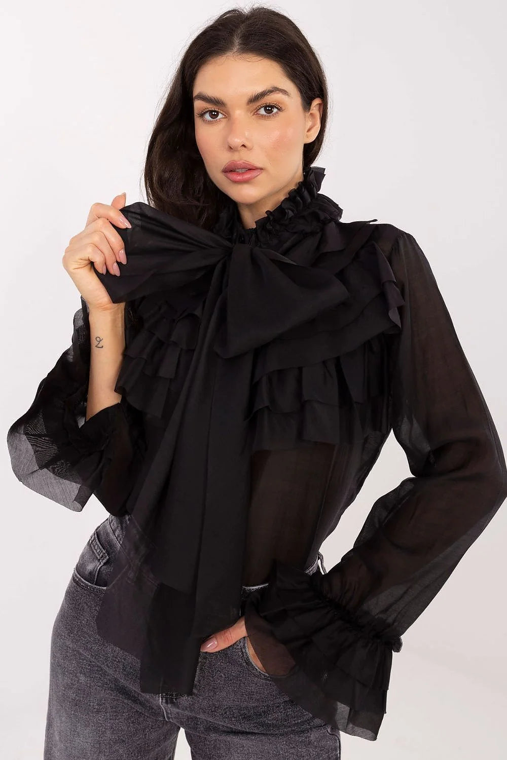 chemise femme noire col montant lavallière nouée plastron volants superposés manches longues poignets froncés mousseline semitransparente tencel polyester légère romantique