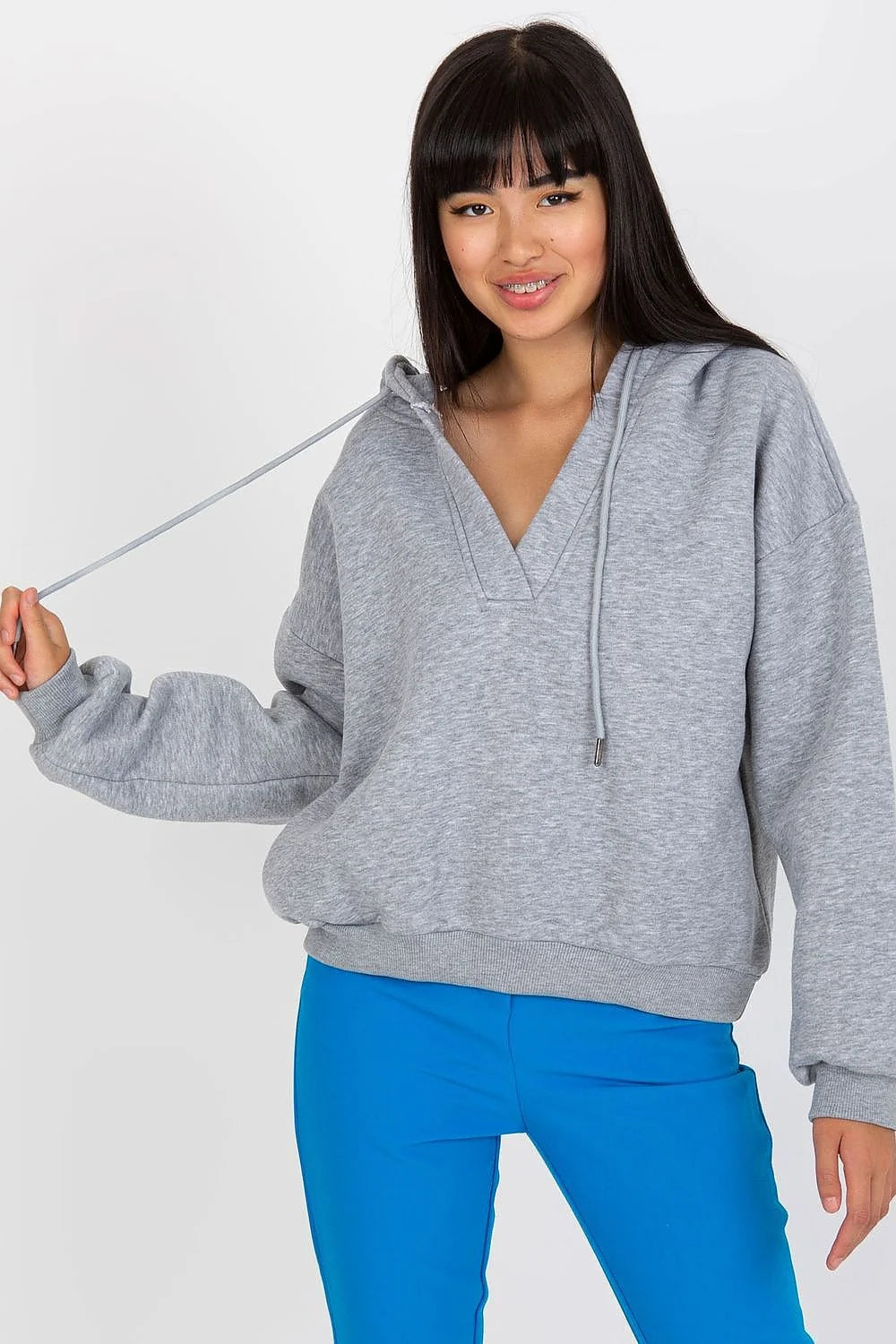 Sweatshirt à capuche pour femme en coton et polyester, style décontracté, couleur grise claire, col en V, manches longues, coupe relaxée, idéal pour quotidien